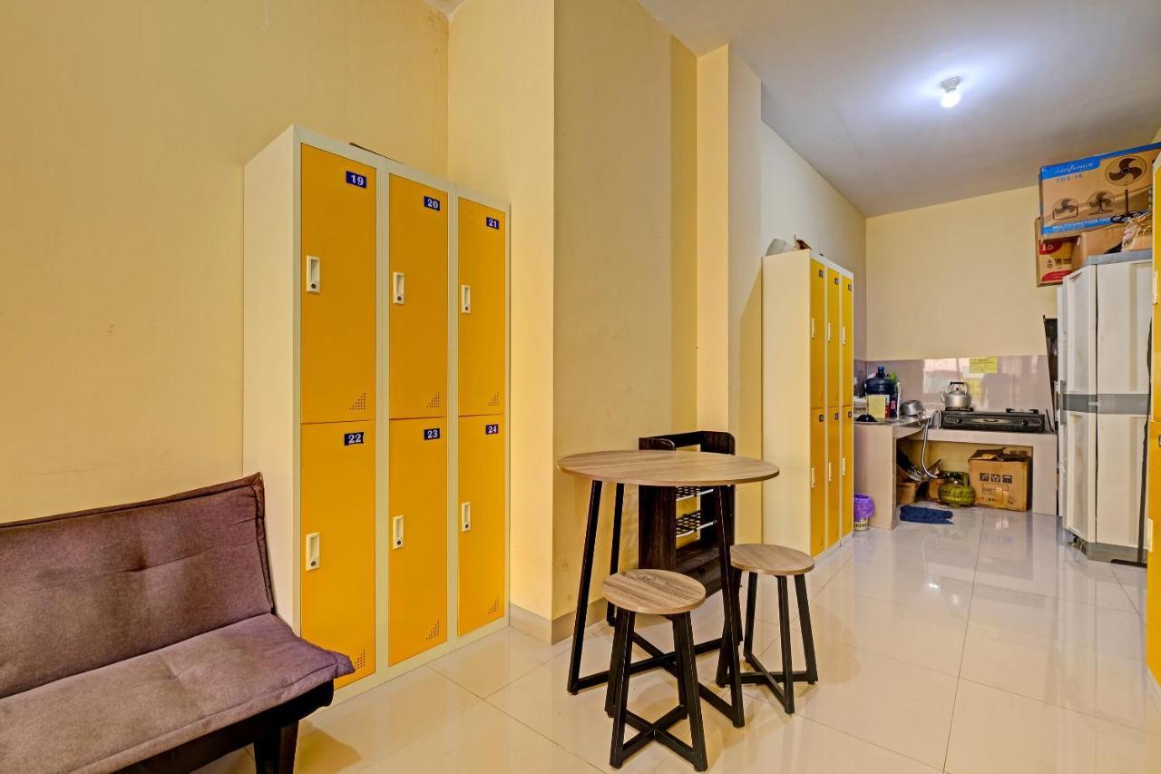 Oyo 91532 Malioboro Guesthouse Yogyakarta Esterno foto